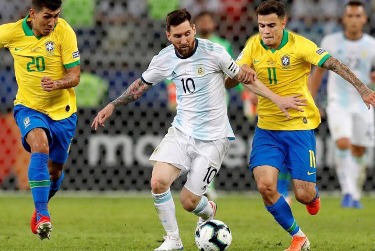 [中超]维塔尔角球开出 刘若钒前点头球破门