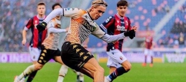 乒乓球：樊振东横扫奥恰洛夫