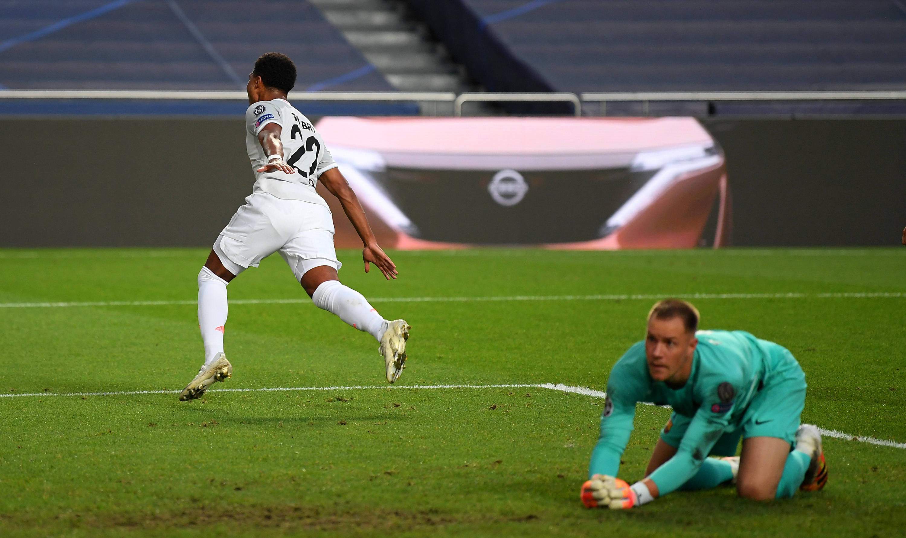 哈兰德给老爹争面，啪啪打脸基恩