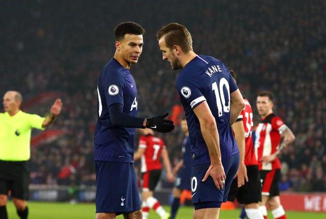 [中超]上海申花战胜深圳新鹏城 升至第二位