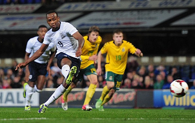 23胜12负却一打强队就崩？湖人再次惨败马刺，攻防短板已被摸透